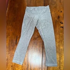Lululemon Heathered Gray Cropped Leggings (Size Small / Approx. Size 4–6)